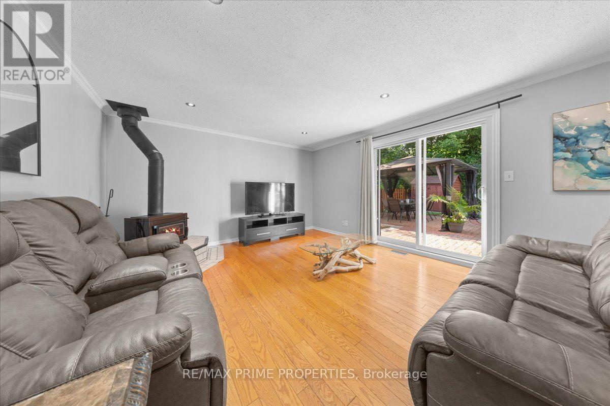 3 Bed, 3 Bath House for Sale in Ottawa – 1971 ROSEBELLA AVENUE, Ottawa – MLS# X13675942 - Image 31