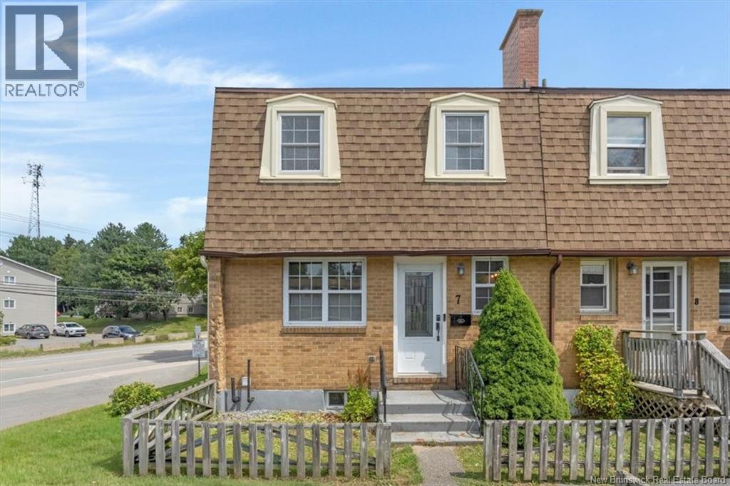 Property for sale at 7 Hampton Manor
