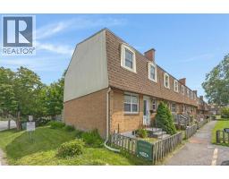 7 Hampton Manor, photo 2