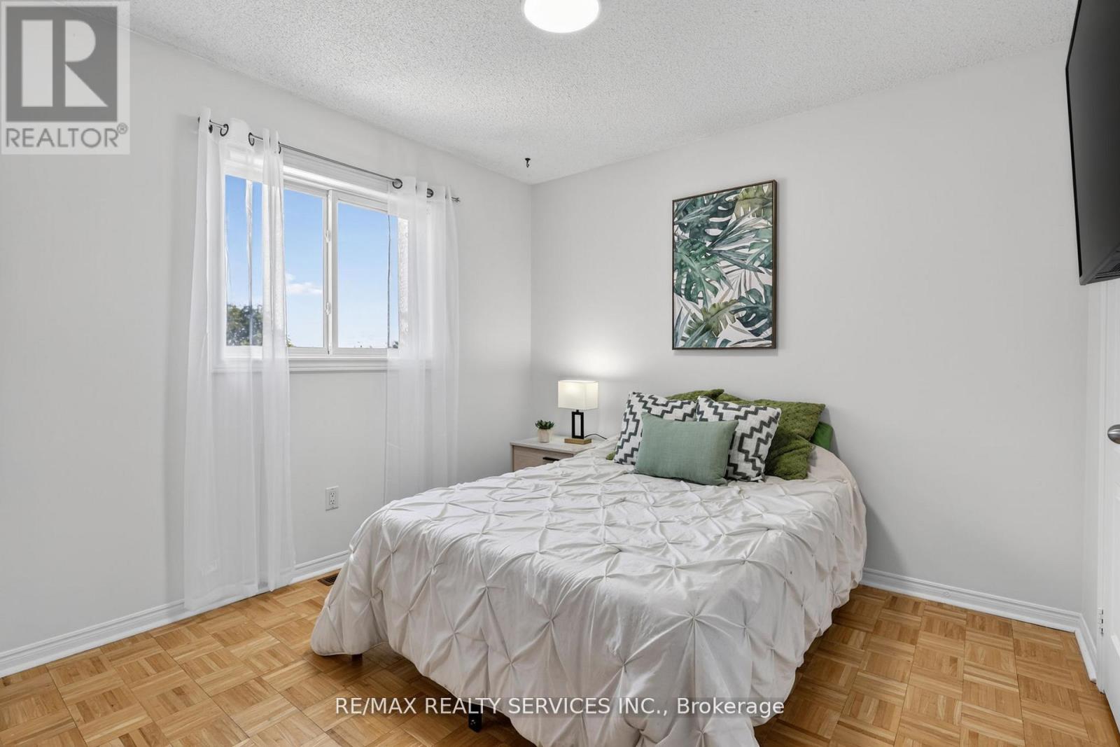 150 ROYAL VALLEY DRIVE - Image 26