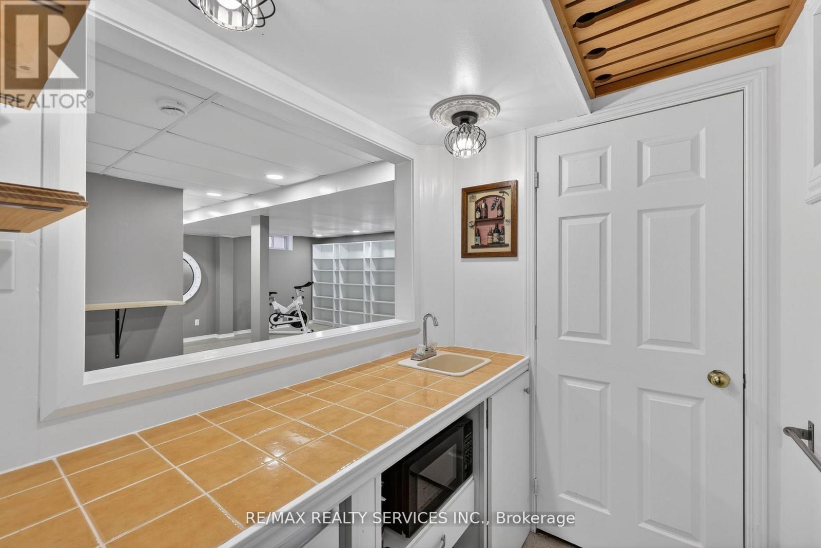 150 ROYAL VALLEY DRIVE - 35