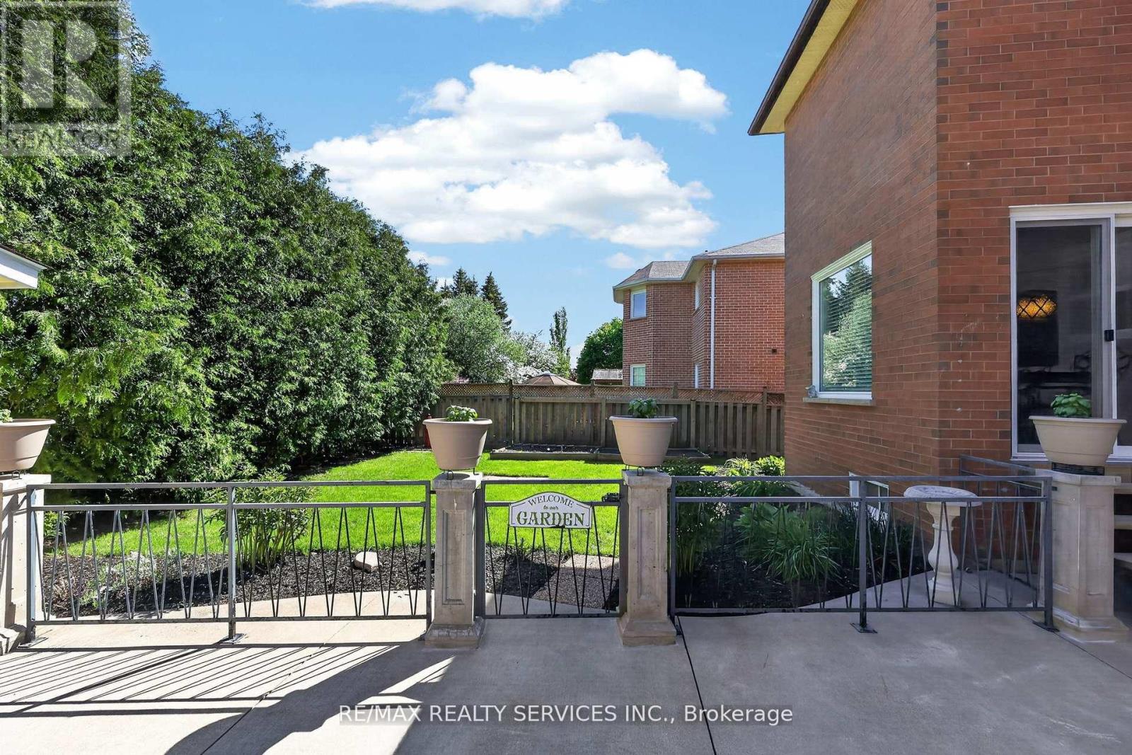 150 ROYAL VALLEY DRIVE - 42