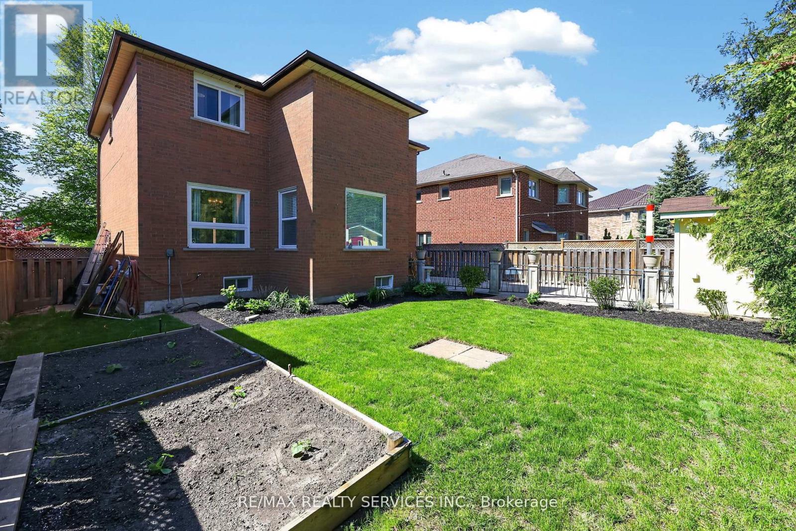 150 ROYAL VALLEY DRIVE - Image 44