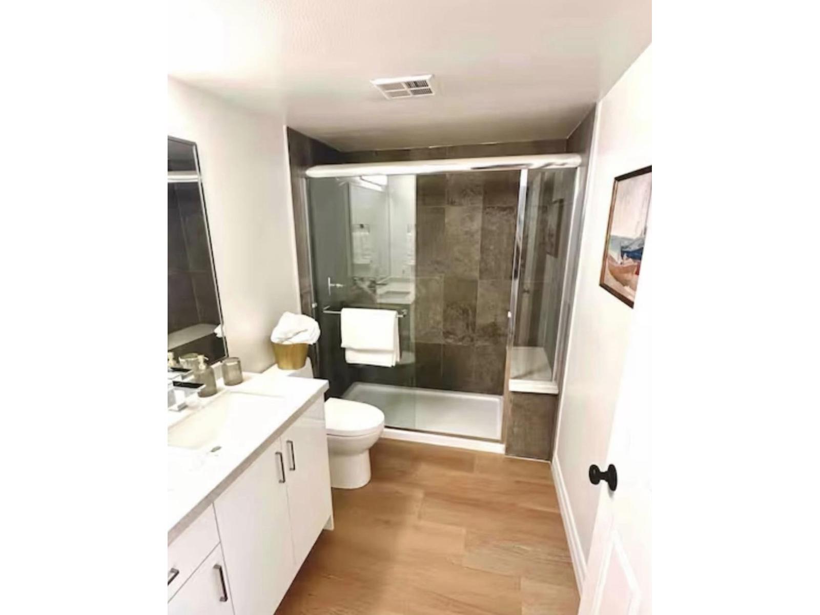 2nd Floor 1119 VIDAL STREET, White Rock