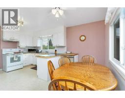 Family room - 6739 59th Avenue, Red Deer, AB T4P1B1 Photo 9