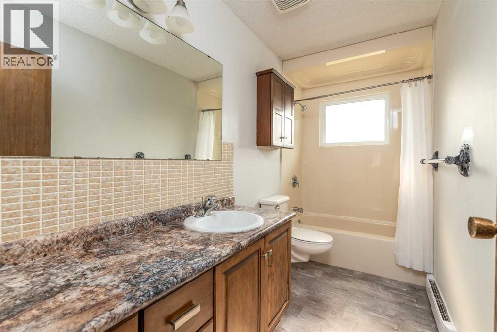 109 3 Street E - Image 14
