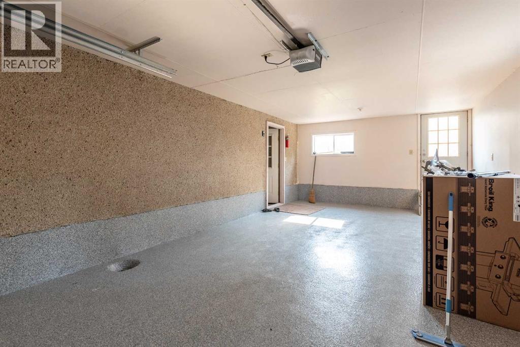 109 3 Street E - Image 27