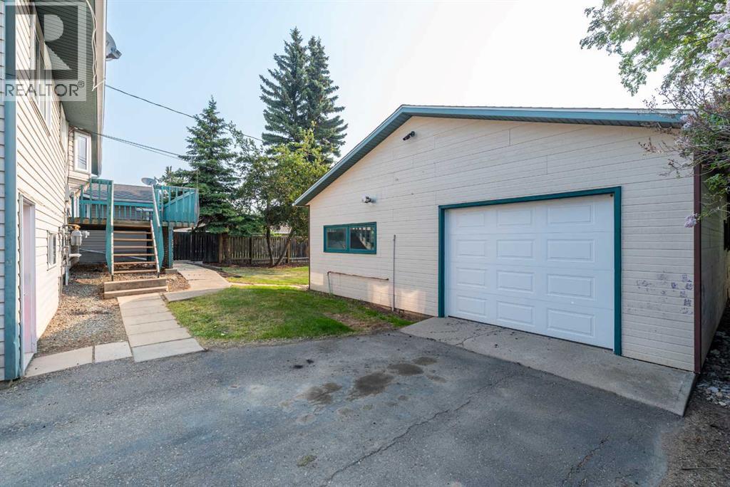 109 3 Street E - Image 31