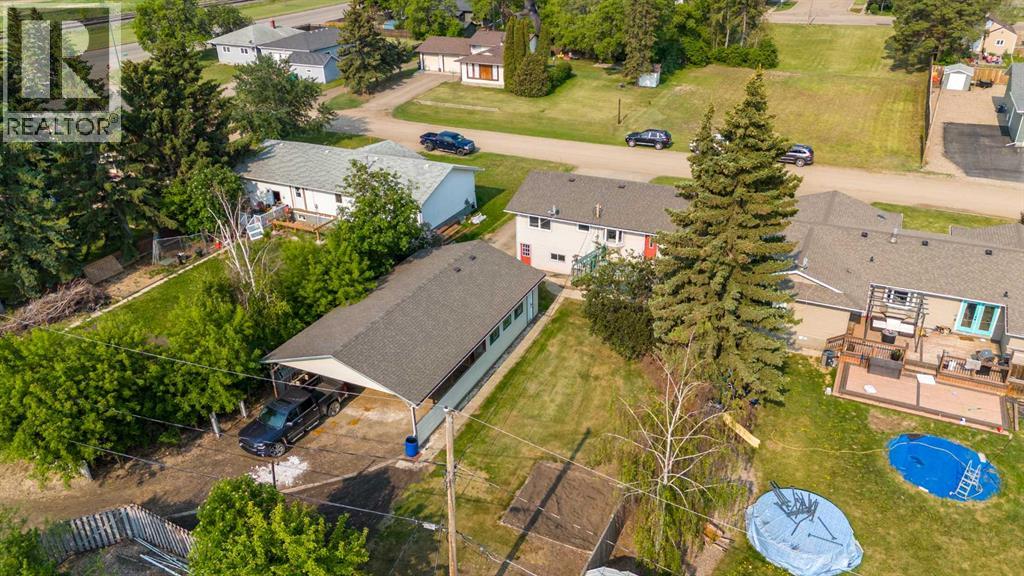 109 3 Street E - 50