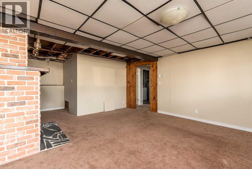 109 3 Street E - Image 21