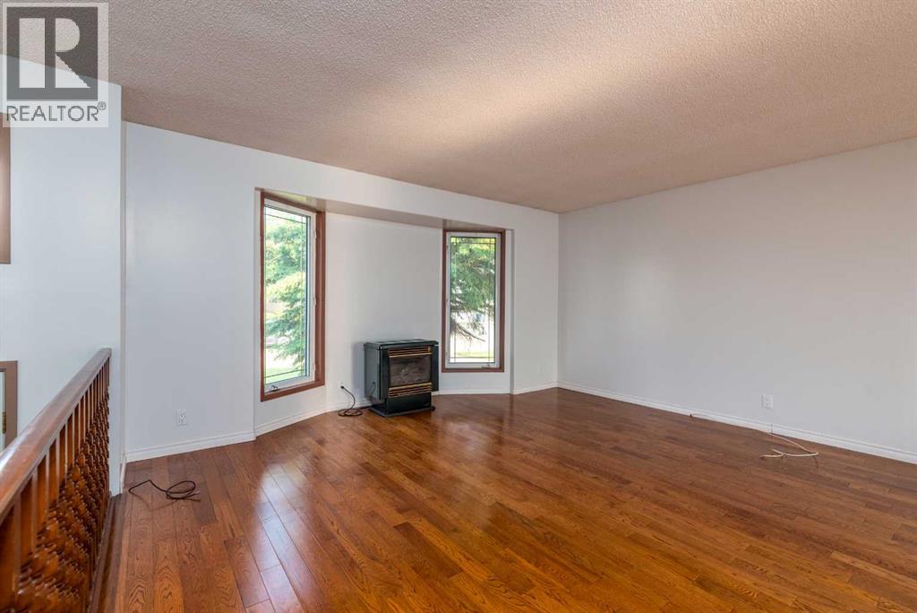 109 3 Street E - Image 4