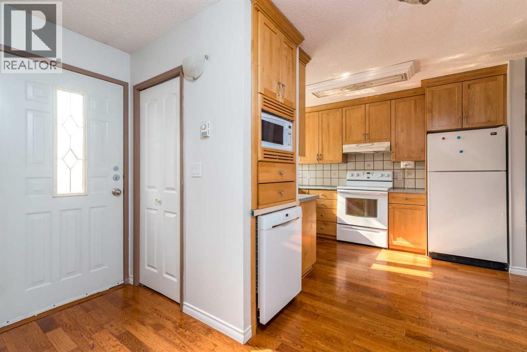 109 3 Street E - Image 9