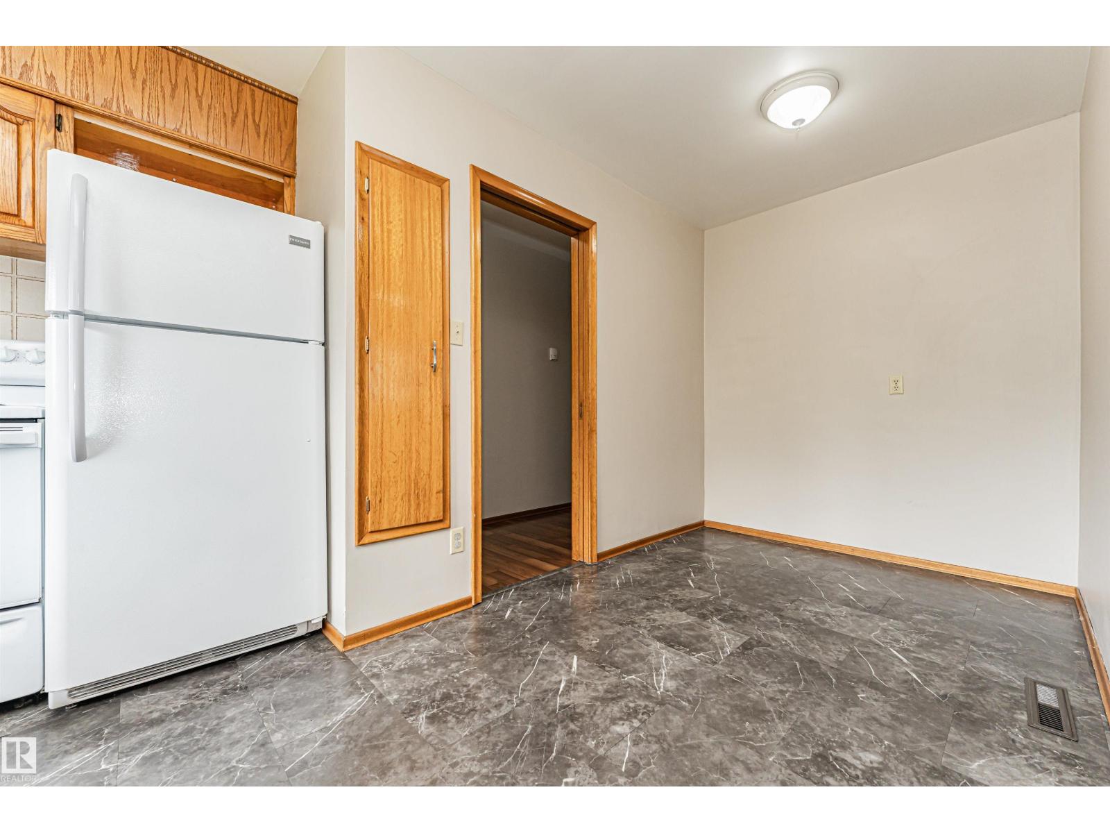 11139 62 AV NW - 17