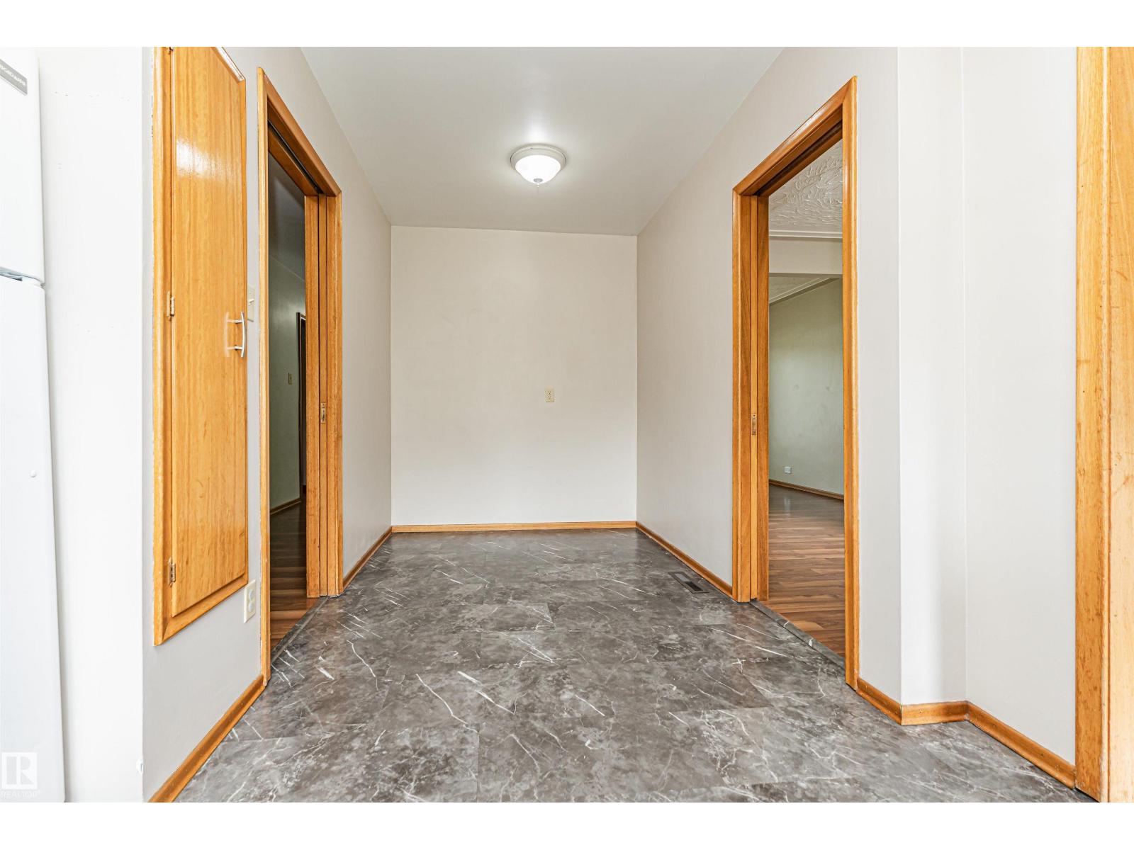 11139 62 AV NW - 16