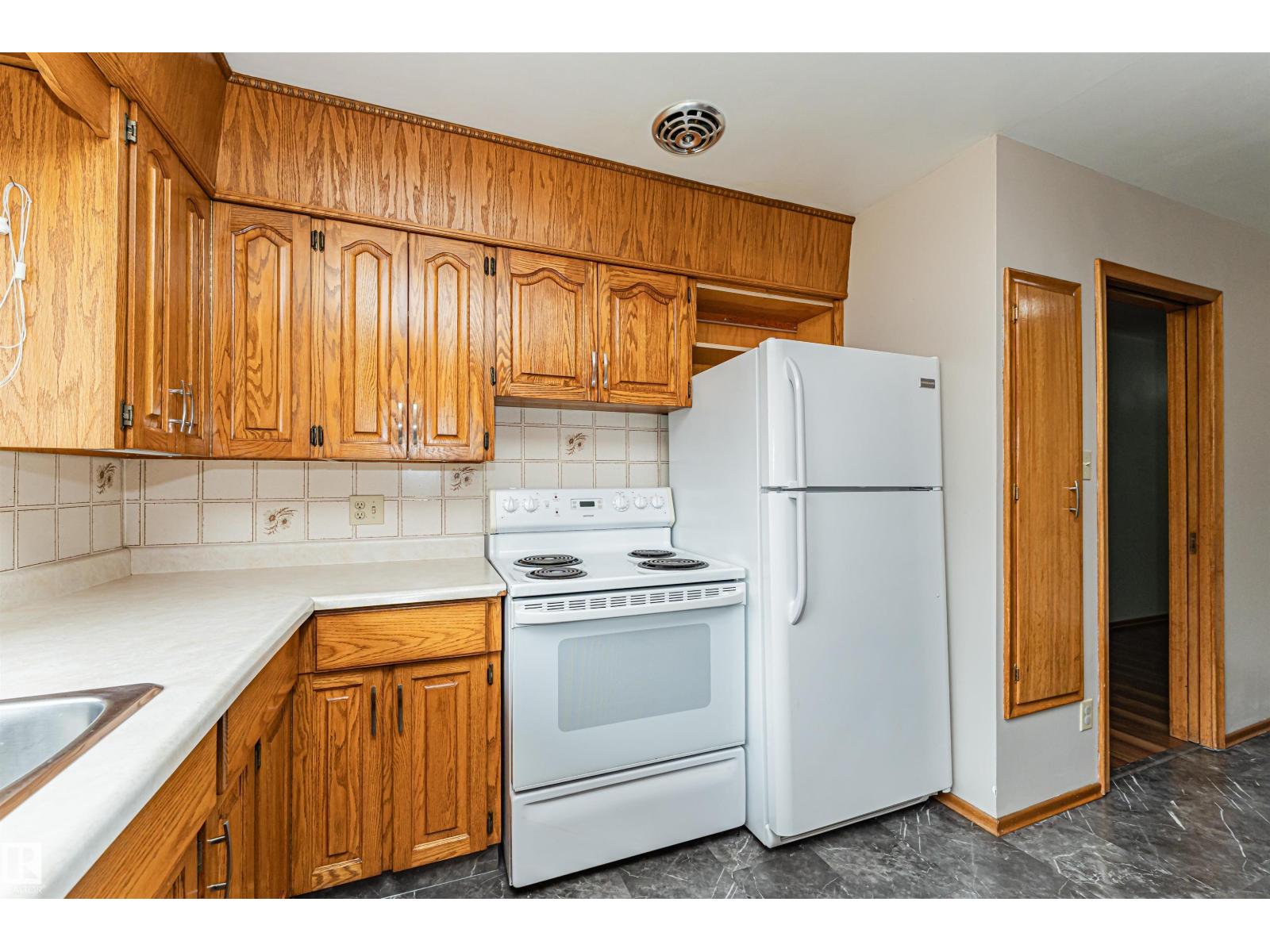 11139 62 AV NW - 22
