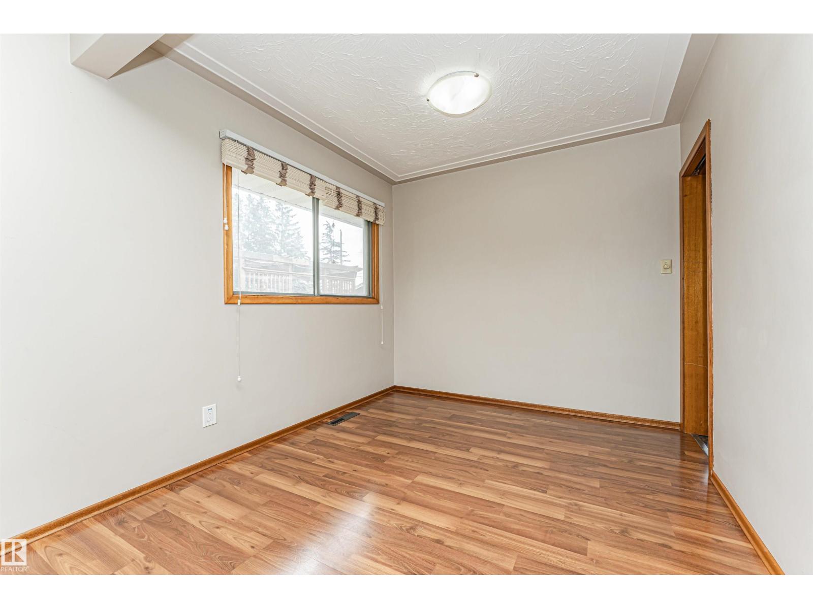 11139 62 Avenue NW - Photo 14