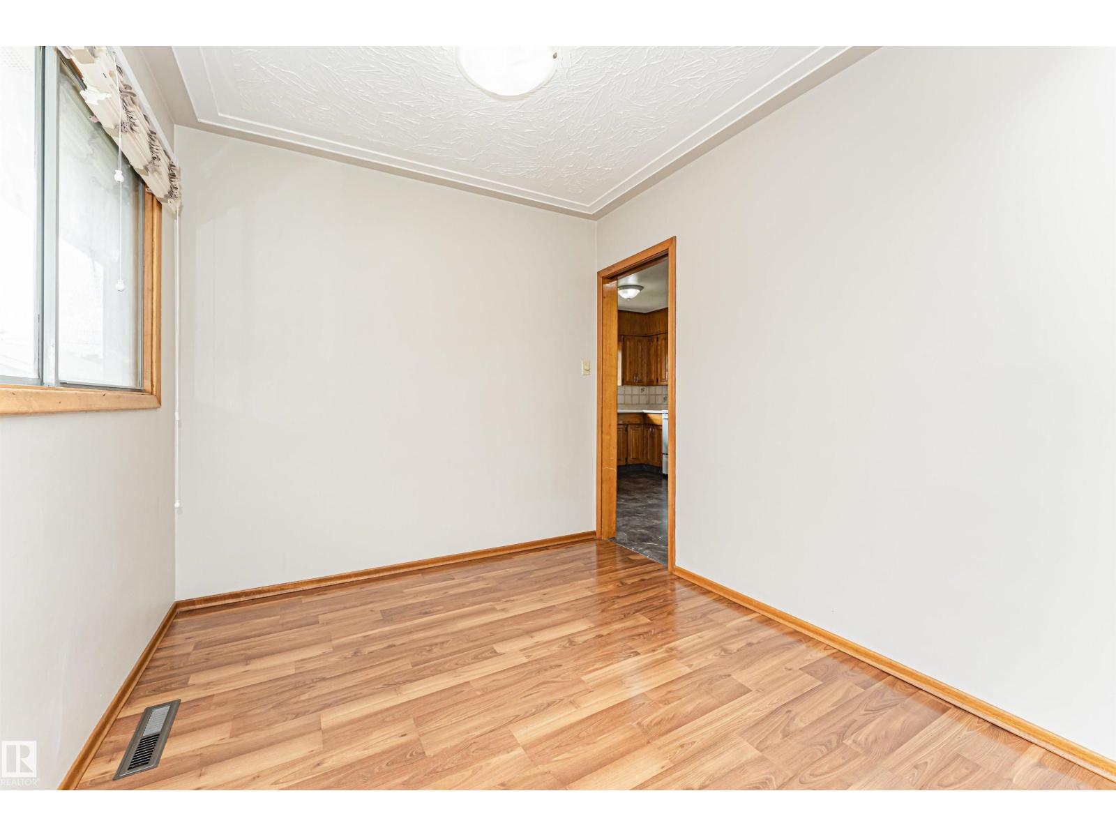 11139 62 AV NW - 15