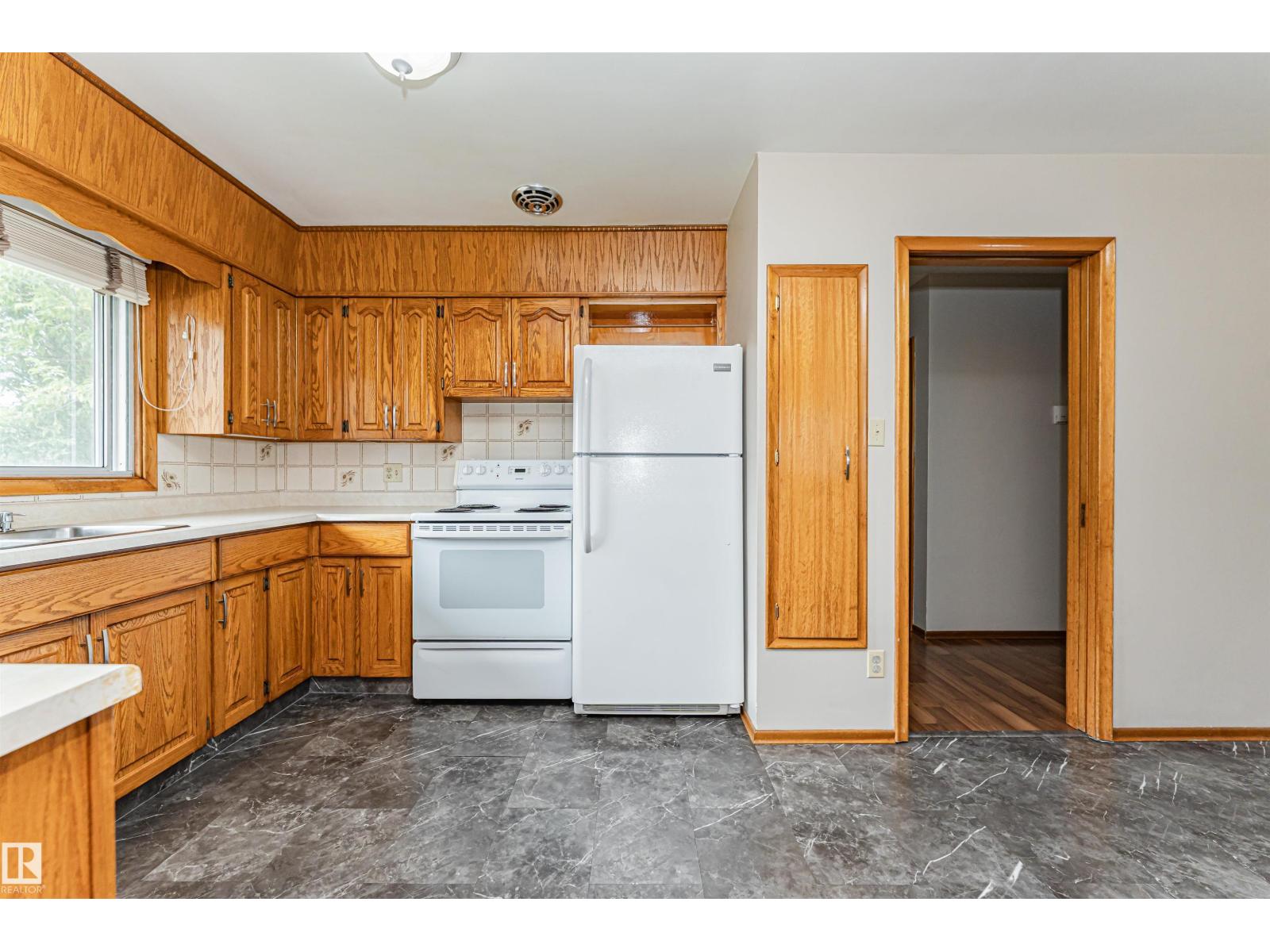 11139 62 AV NW - 18