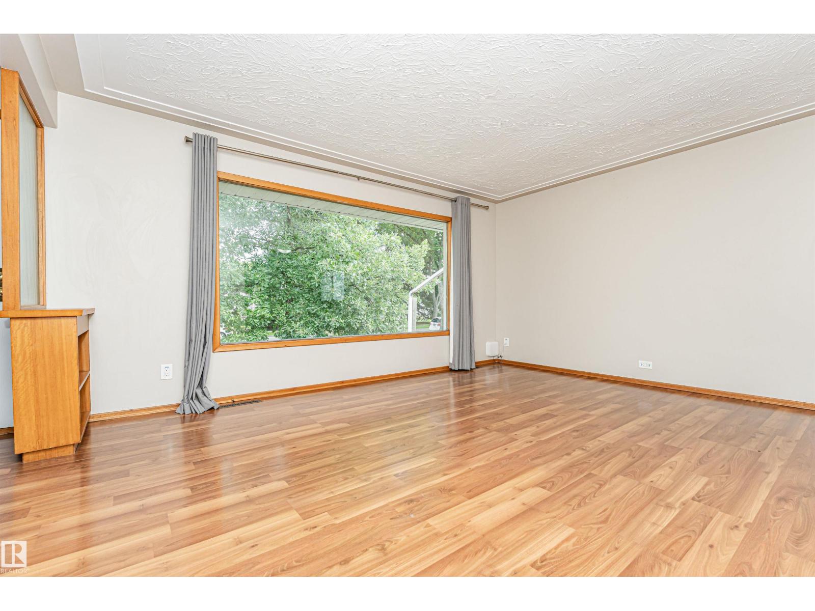 11139 62 Avenue NW - Photo 9