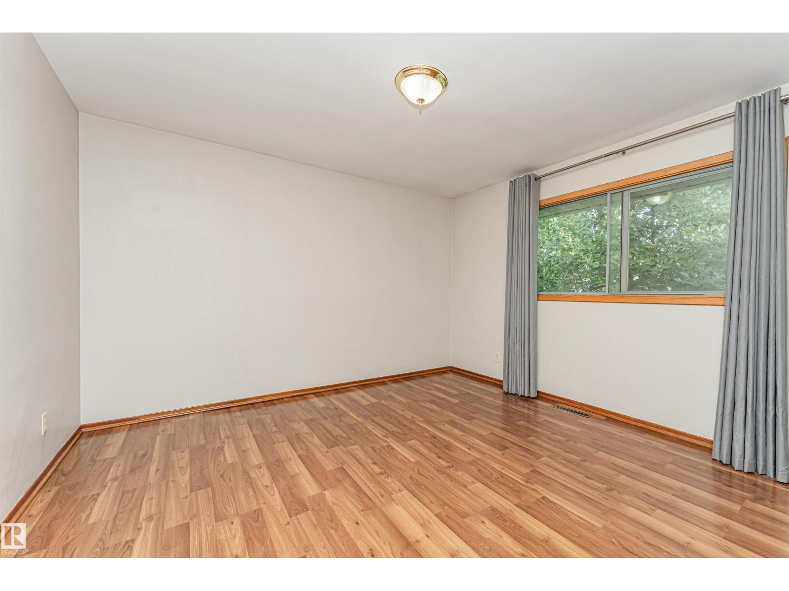 11139 62 Avenue NW - Photo 23