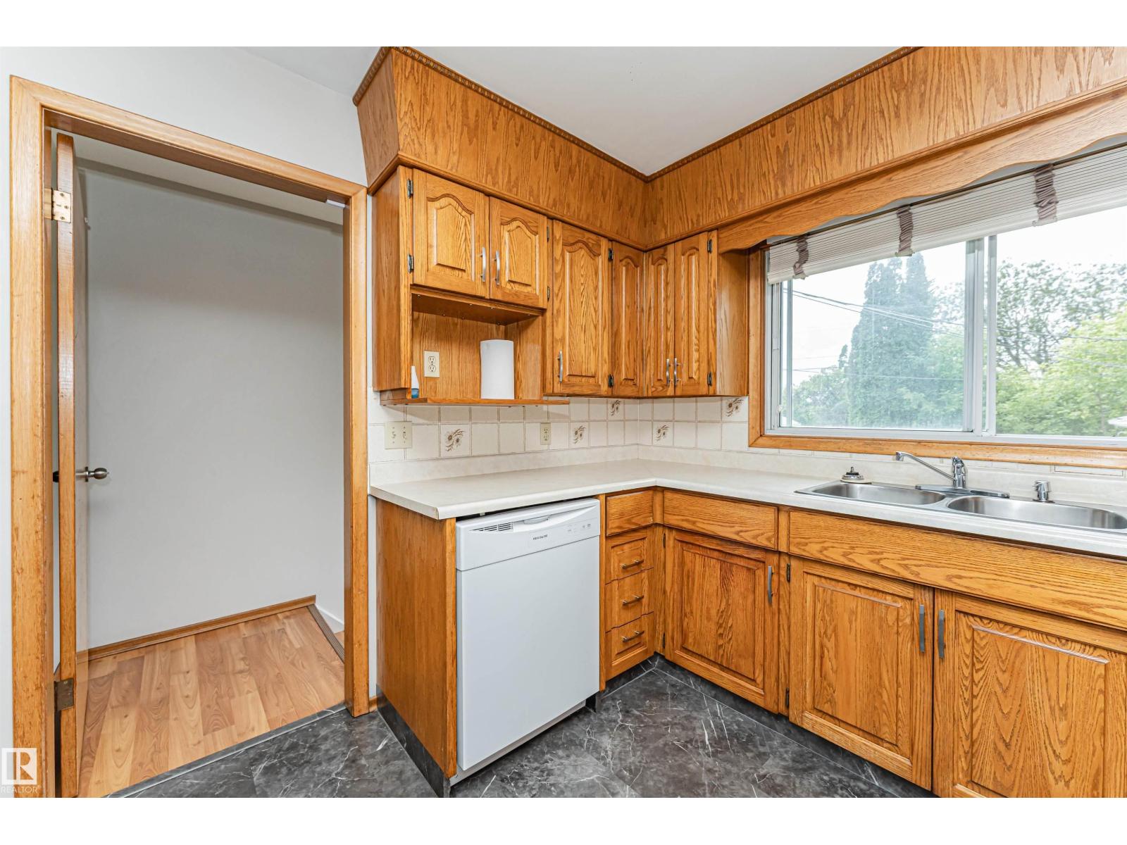 11139 62 AV NW - 21