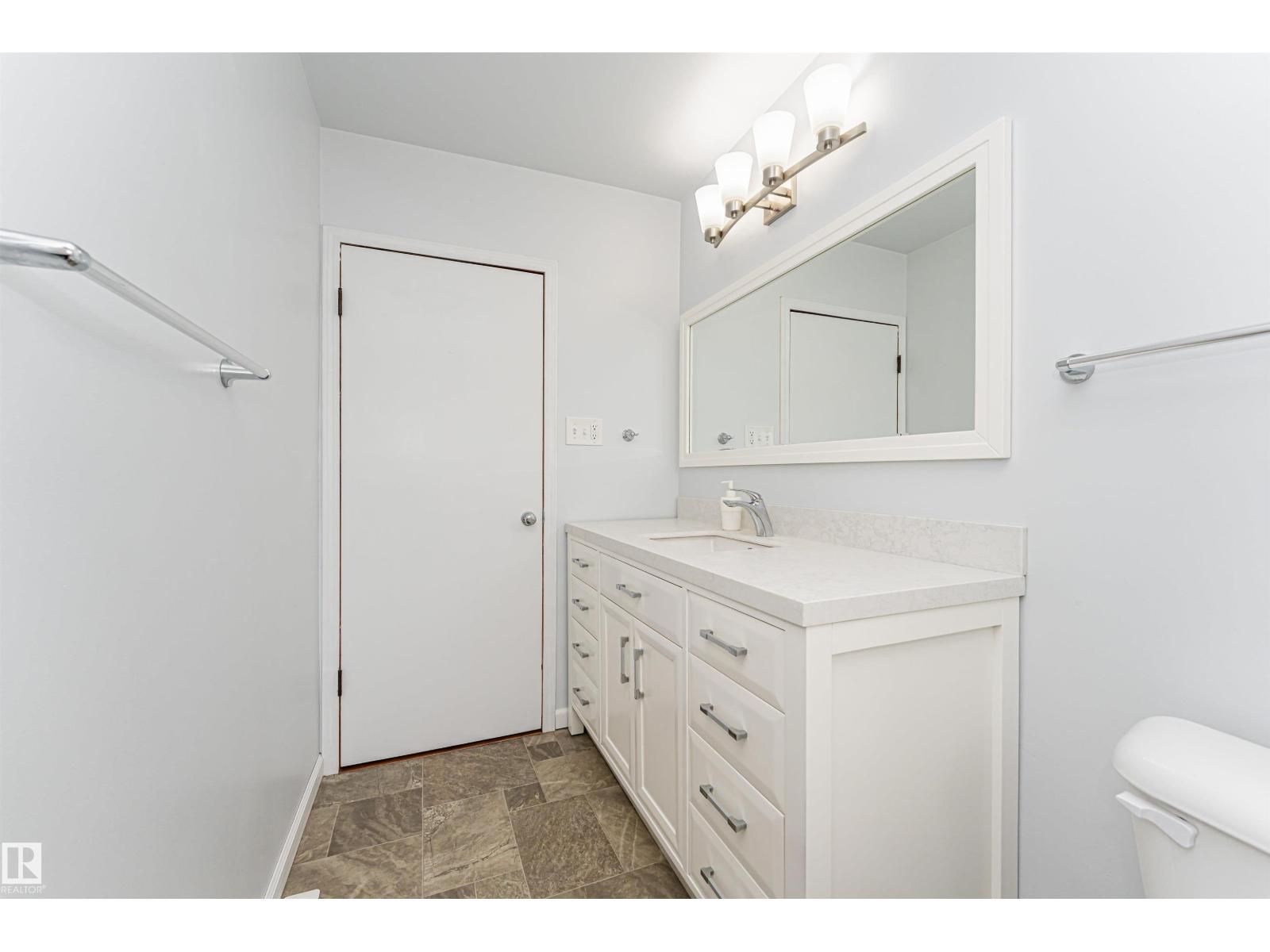 11139 62 AV NW - 30