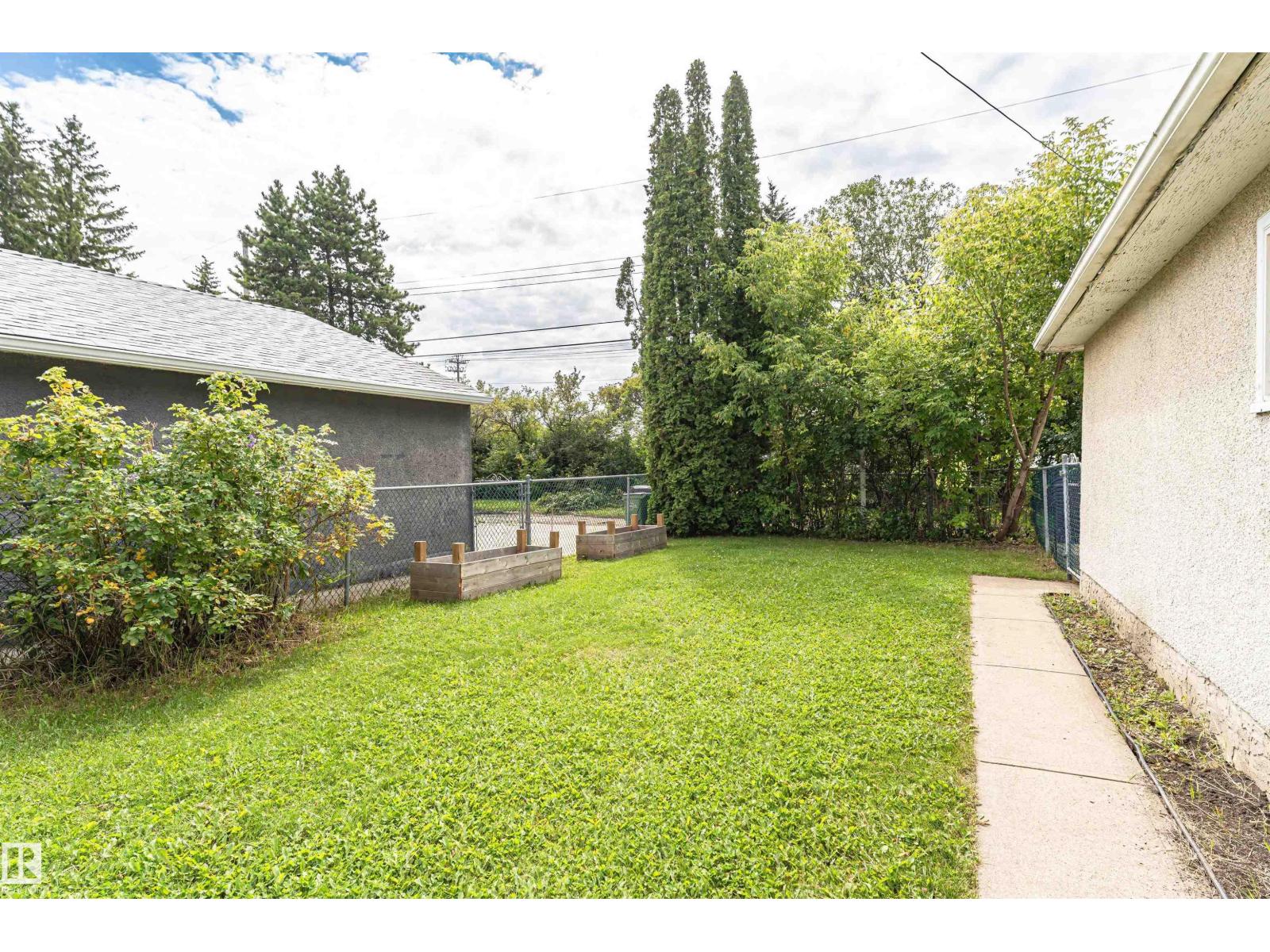 11139 62 AV NW - 53