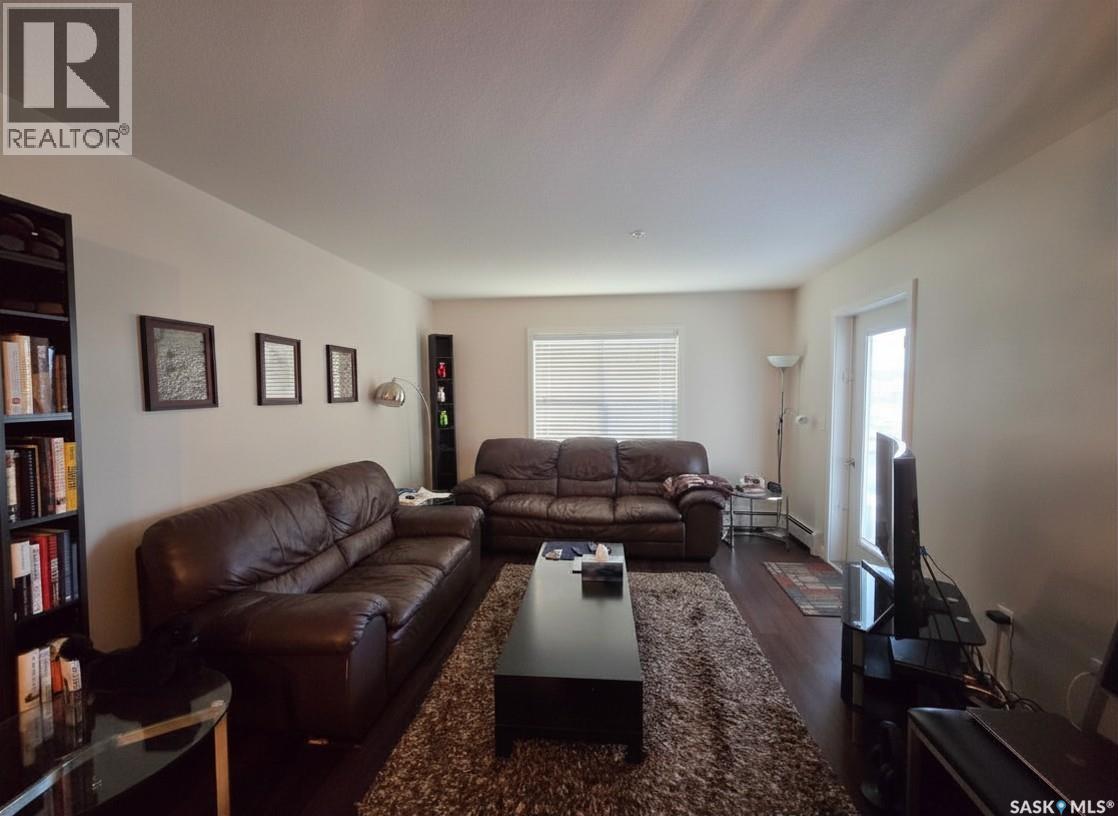 #216 211 Ledingham STREET - 4
