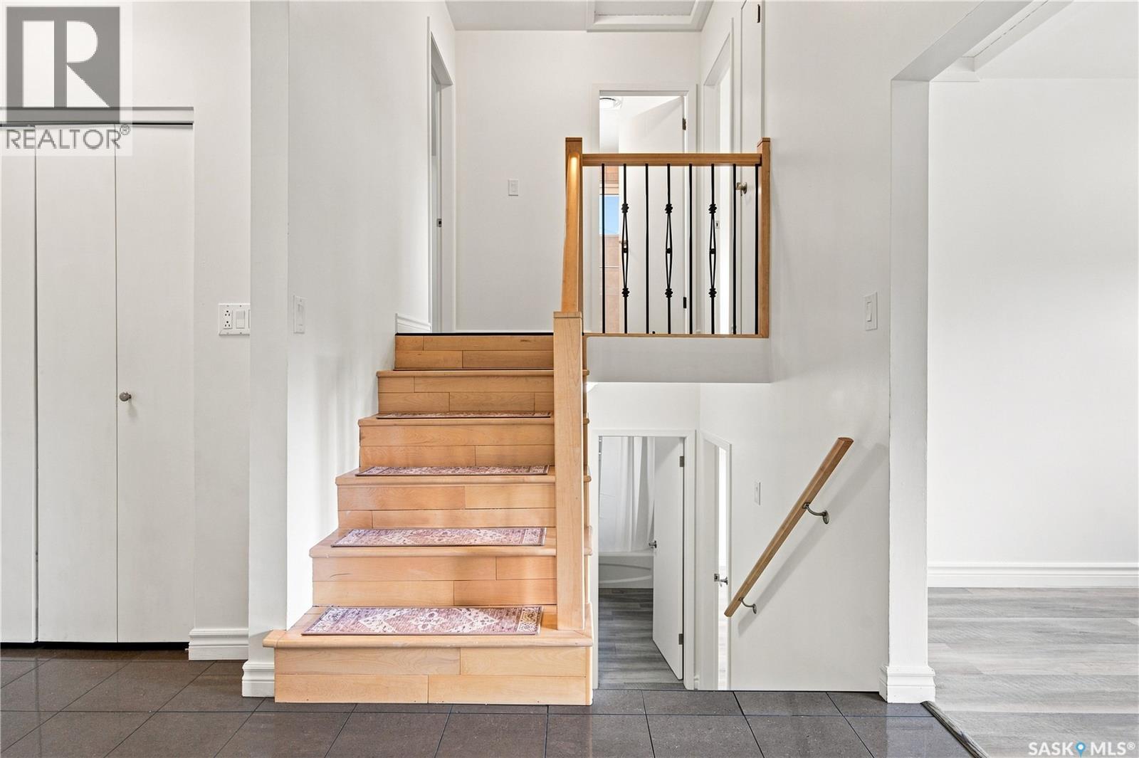 4059 Elphinstone STREET - 12