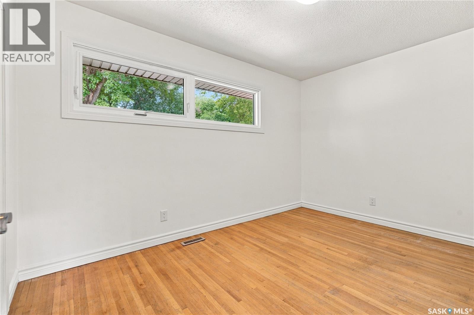 4059 Elphinstone STREET - 13