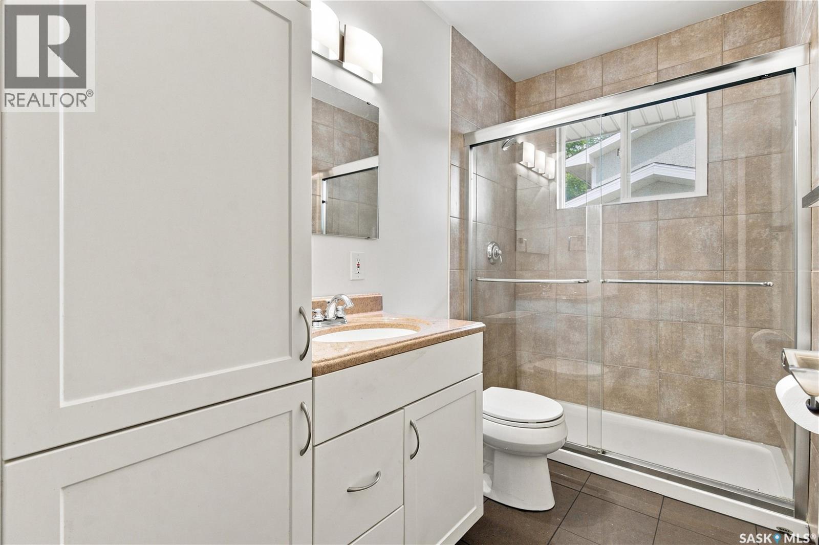 4059 Elphinstone STREET - Image 15