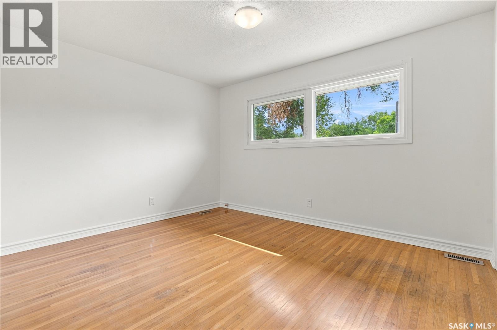 4059 Elphinstone STREET - 16