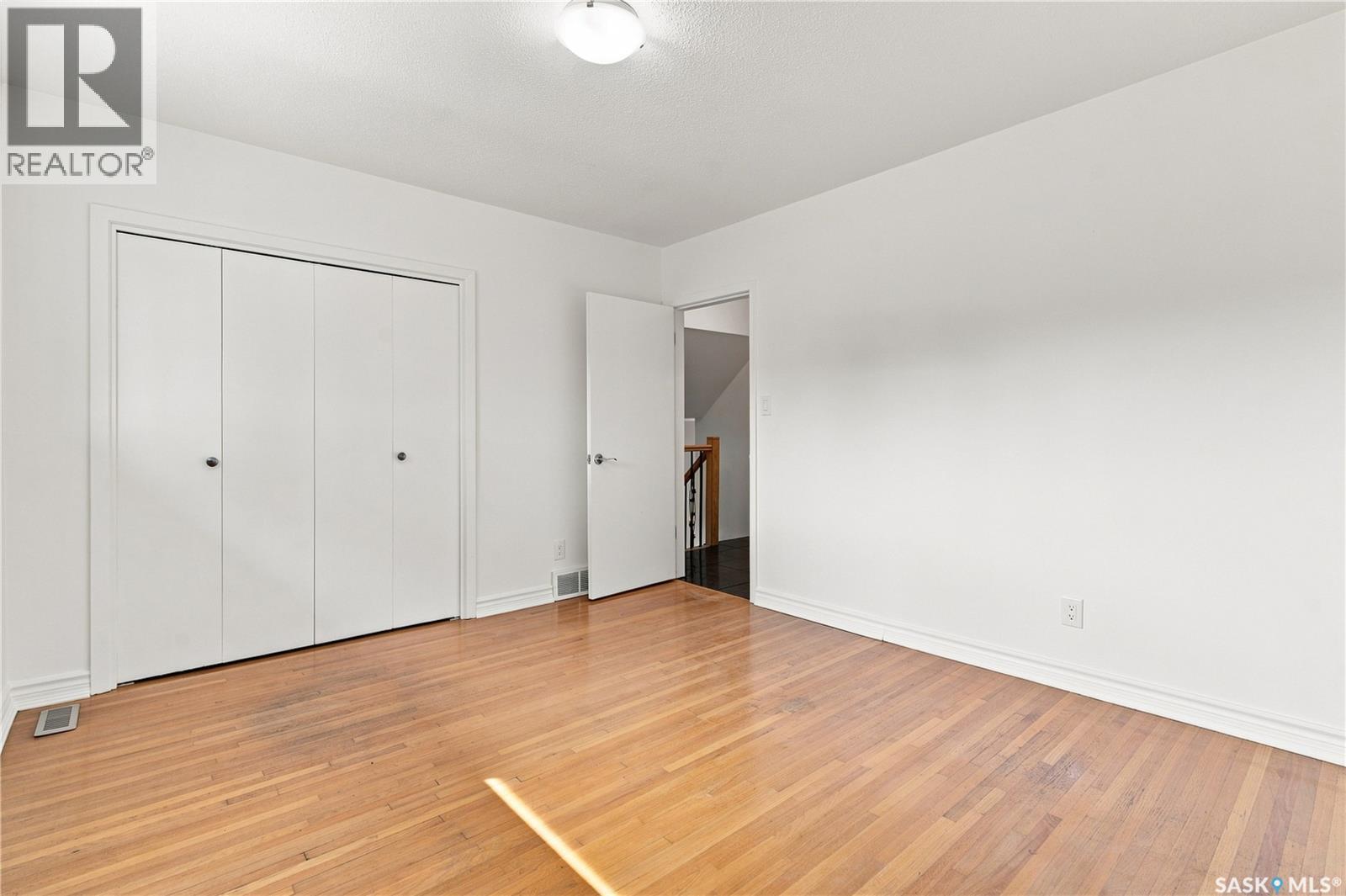 4059 Elphinstone STREET - Image 17
