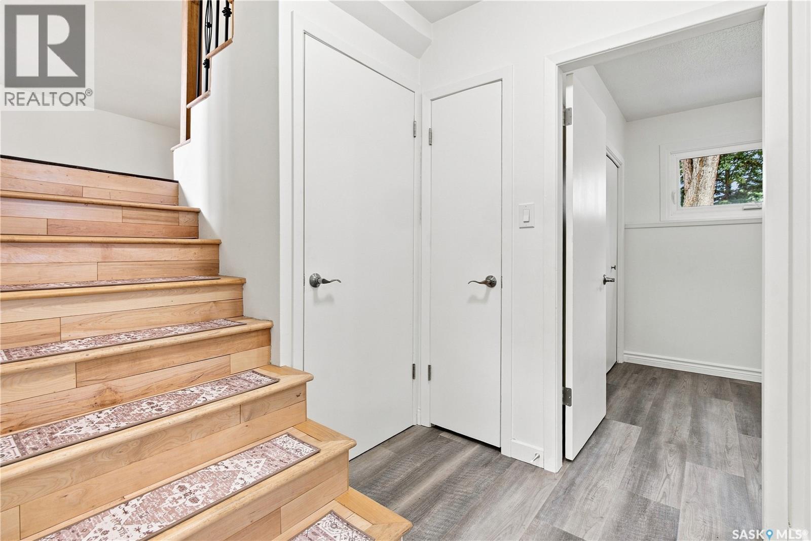 4059 Elphinstone STREET - 18