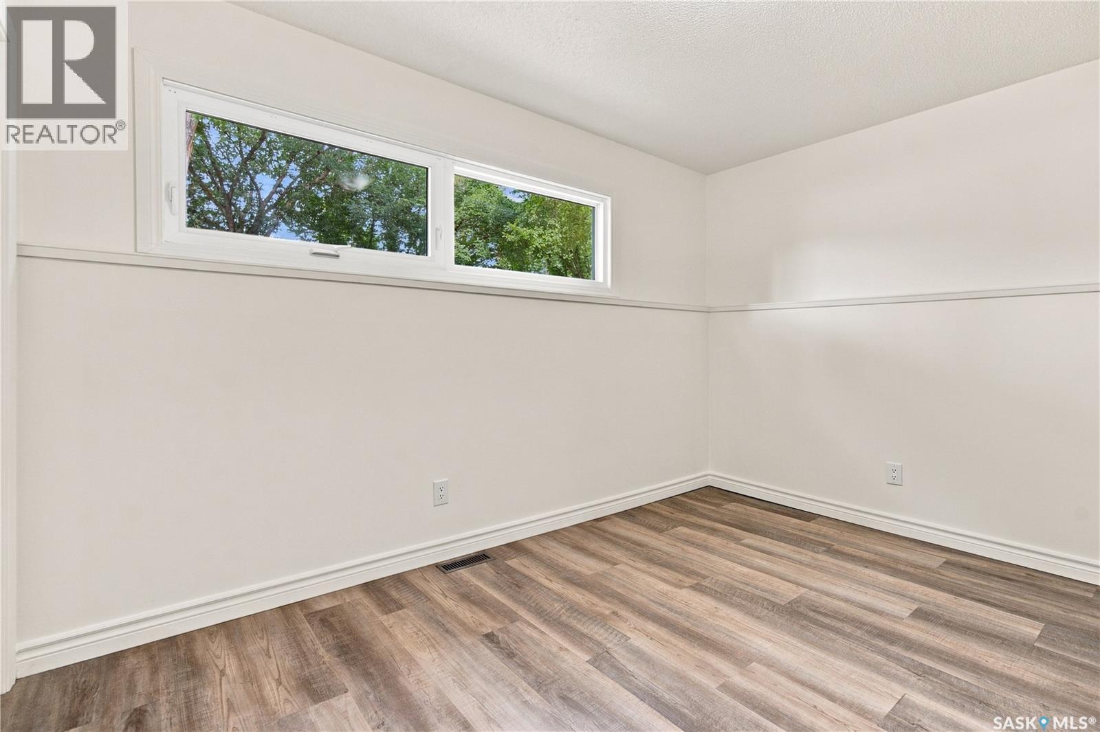 4059 Elphinstone STREET - Image 19