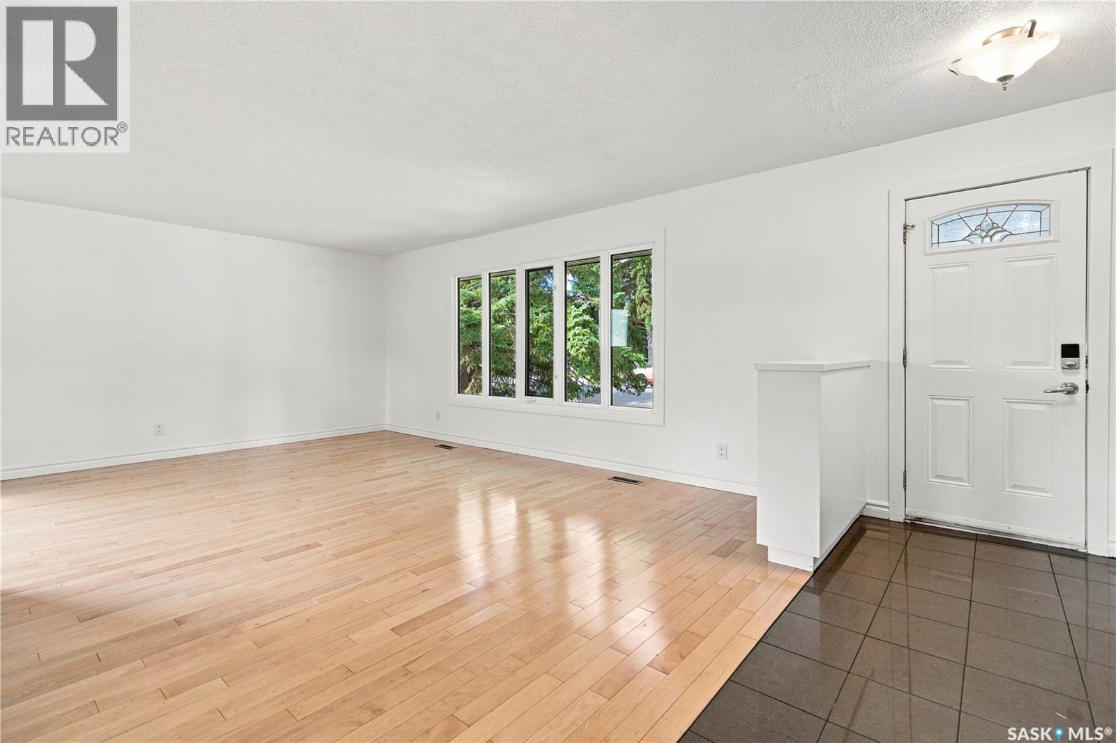 4059 Elphinstone STREET - 2