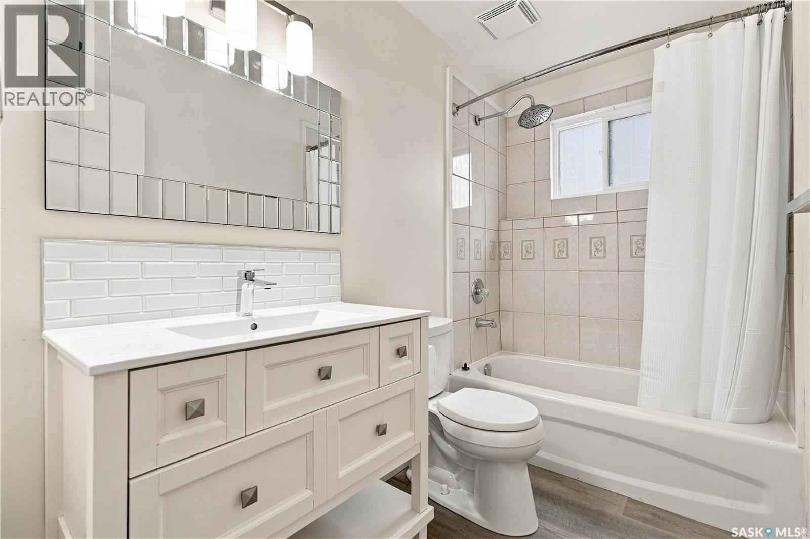 4059 Elphinstone STREET - 21