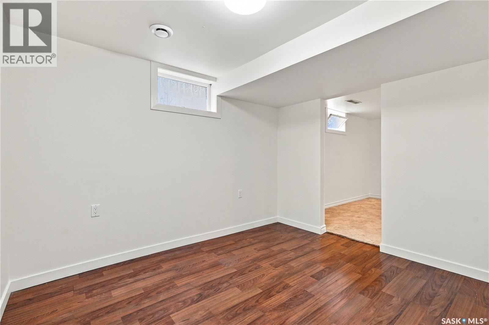 4059 Elphinstone STREET - Image 24