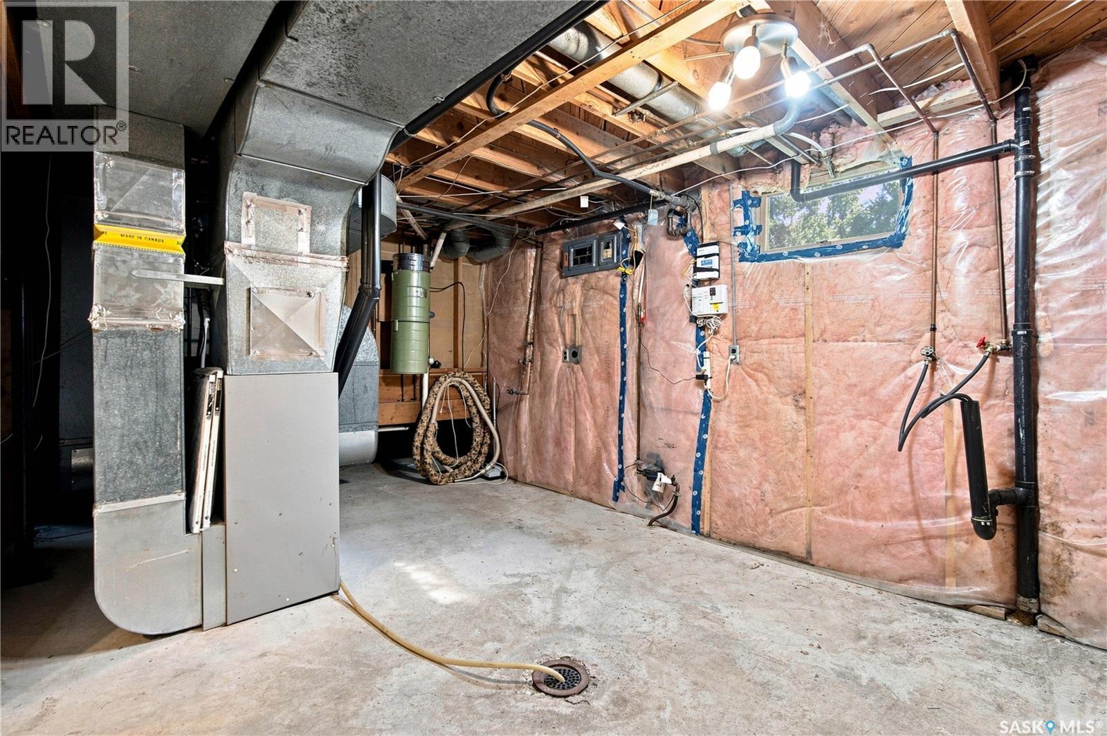 4059 Elphinstone STREET - 26