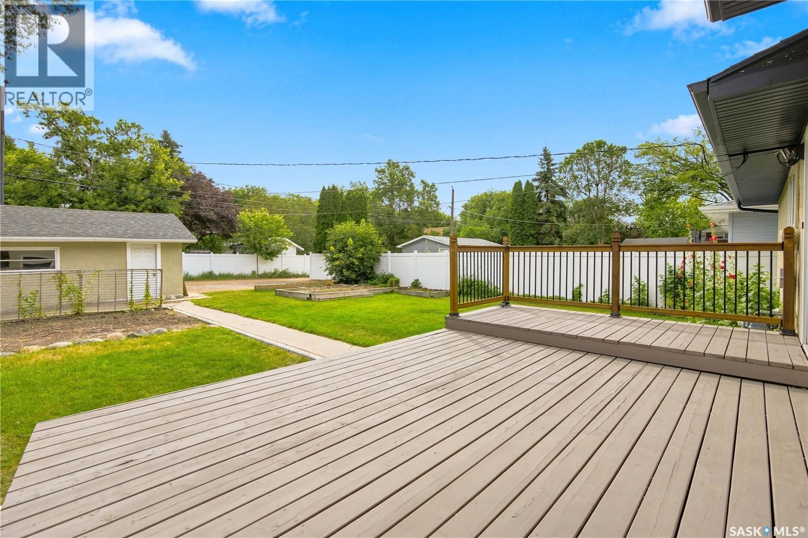 4059 Elphinstone STREET - 28