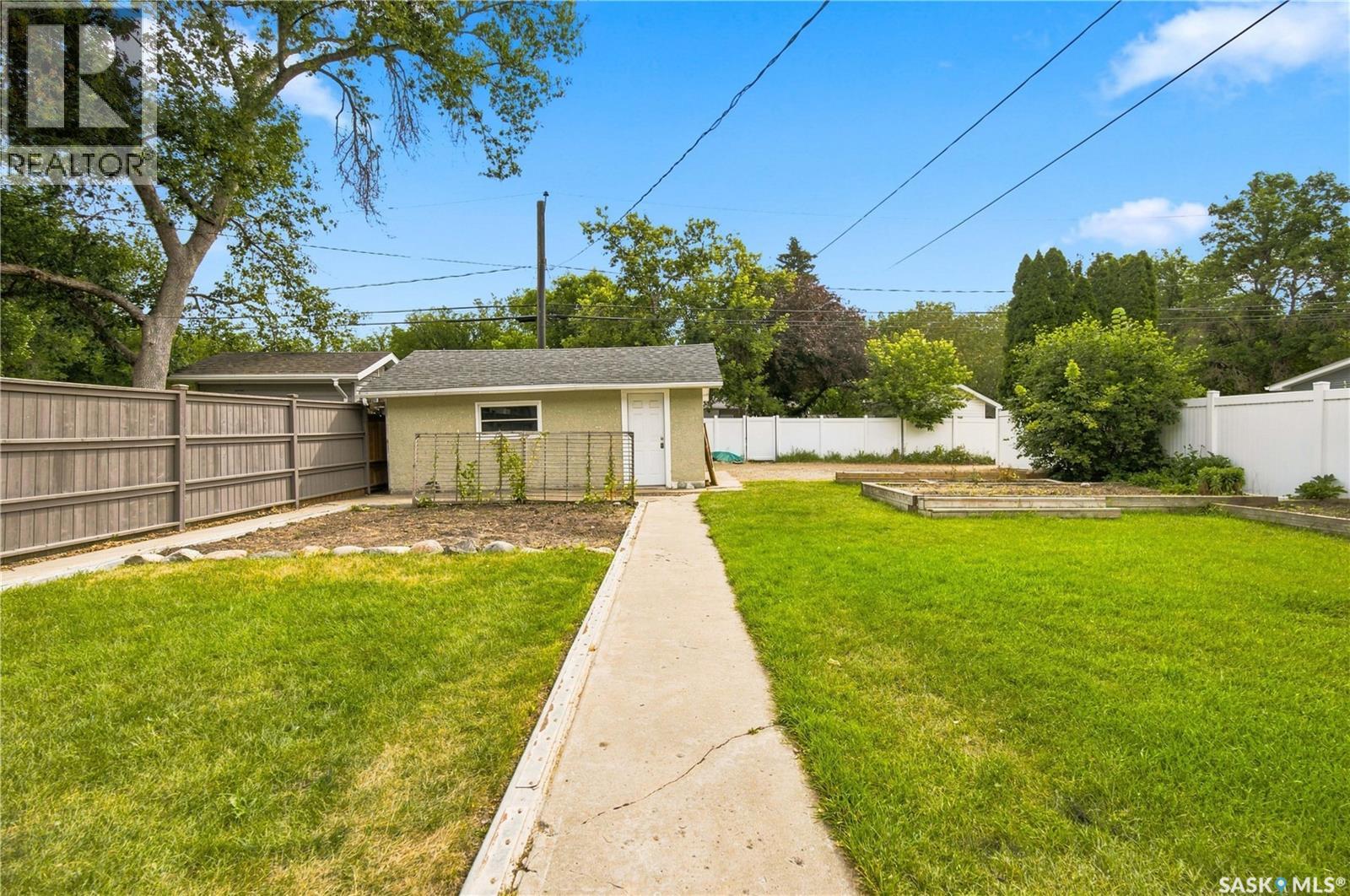 4059 Elphinstone STREET - 29