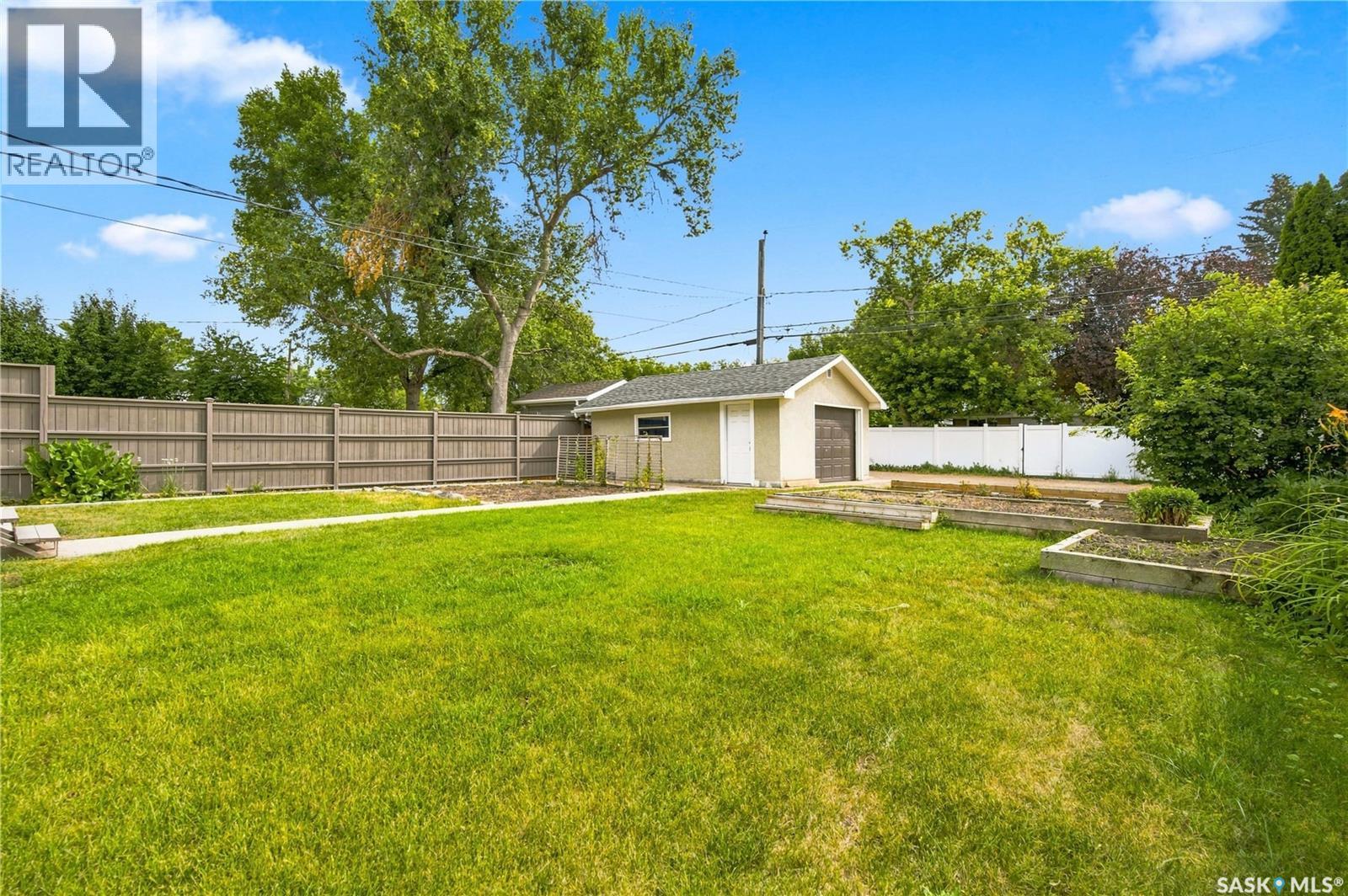 4059 Elphinstone STREET - 31