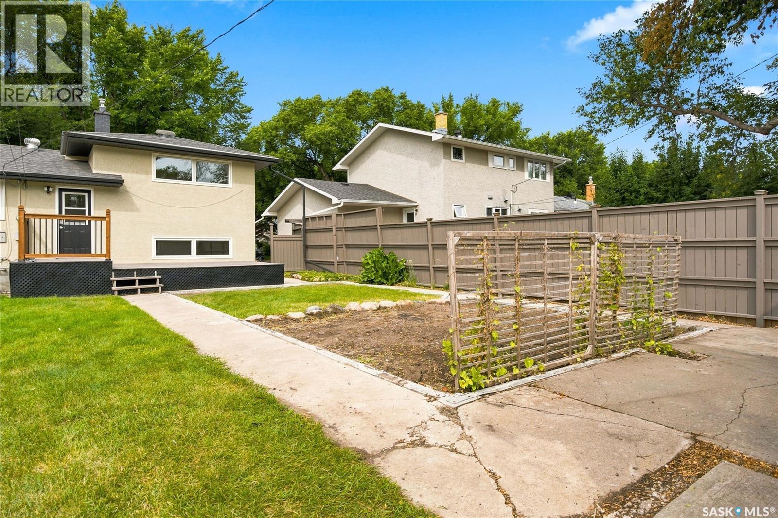 4059 Elphinstone STREET - 33