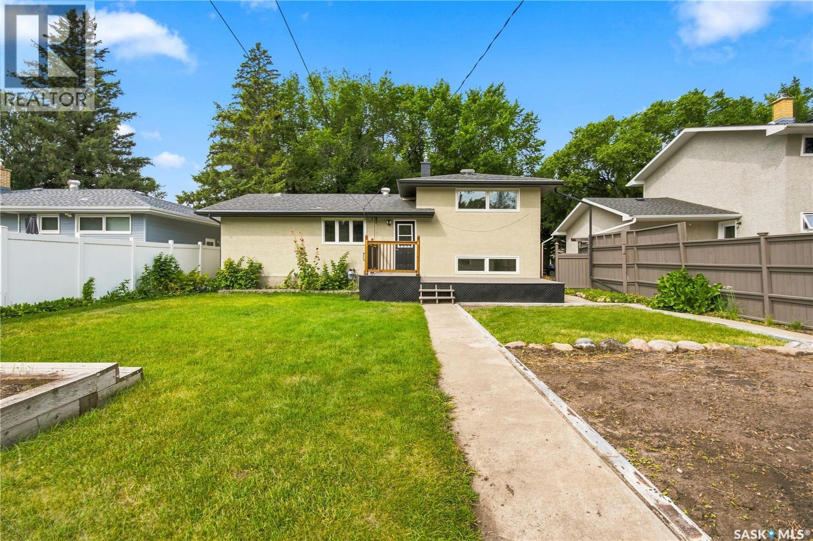 4059 Elphinstone STREET - 34