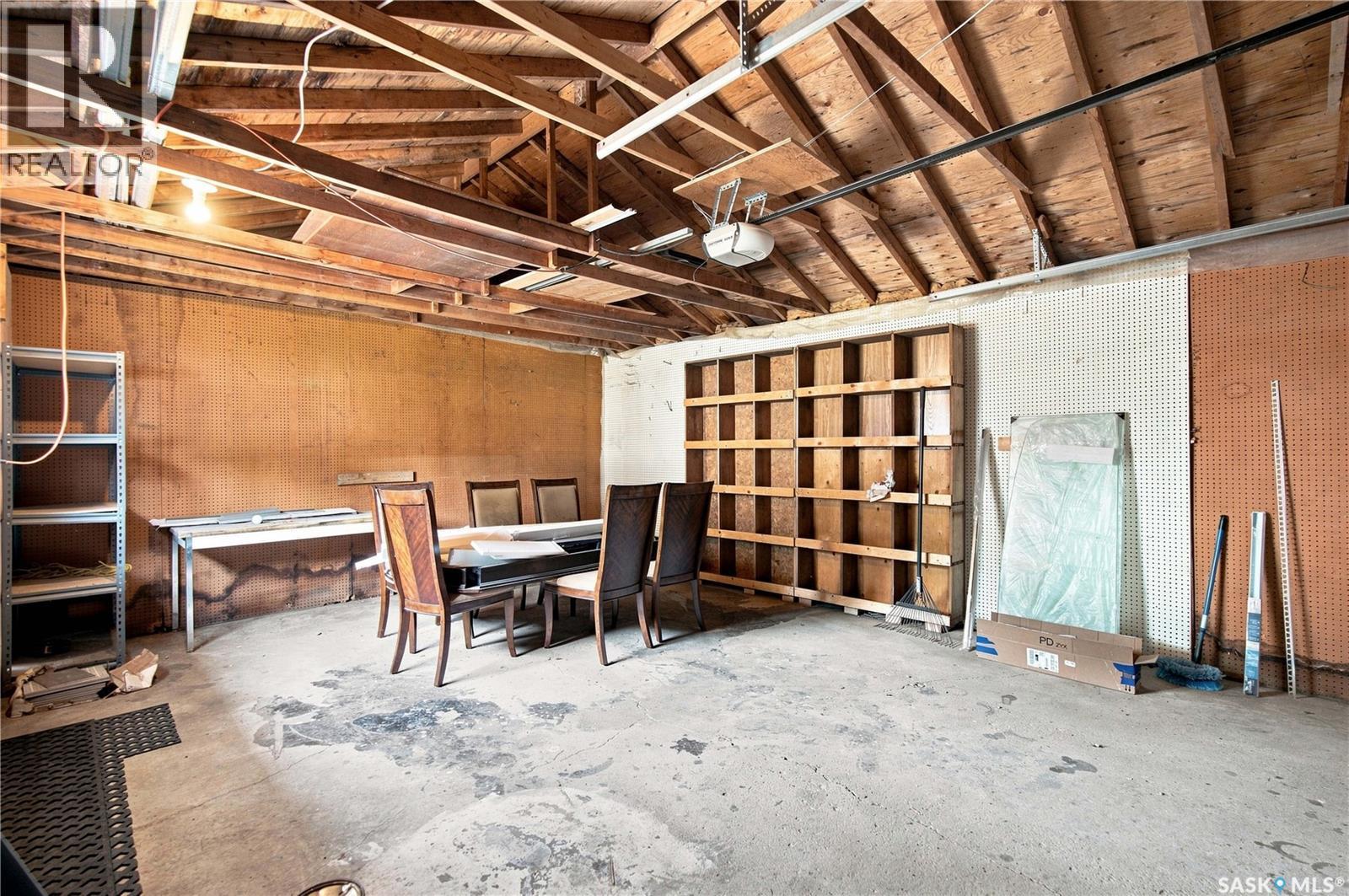 4059 Elphinstone STREET - 36