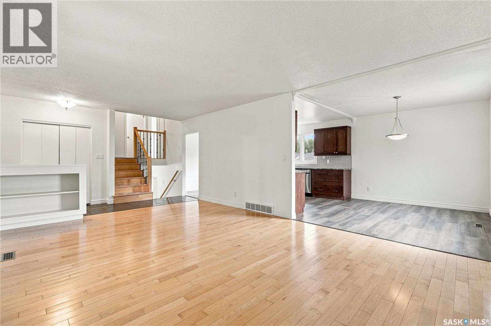4059 Elphinstone STREET - 5