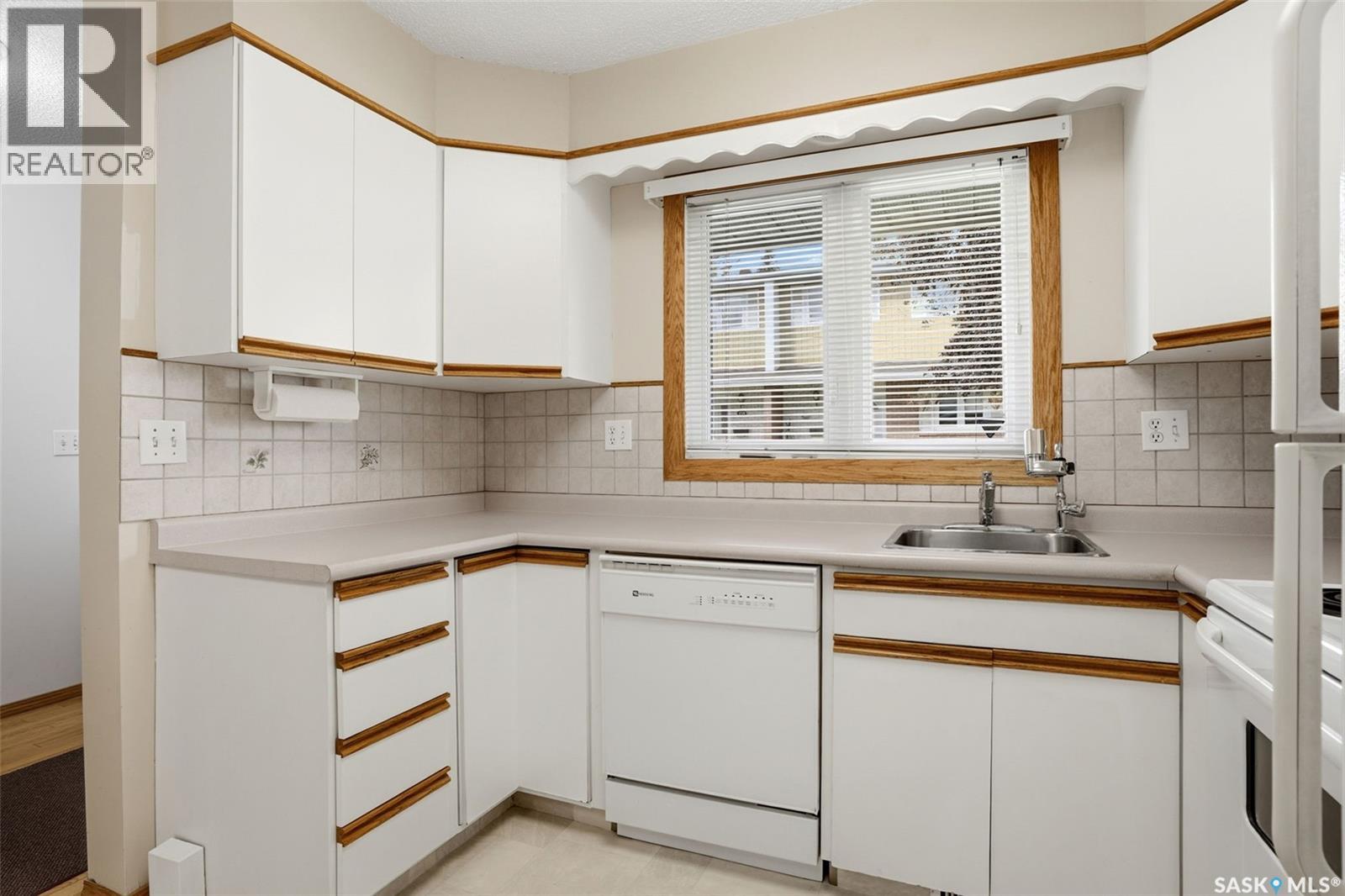 #246 Plainsview DRIVE - 12