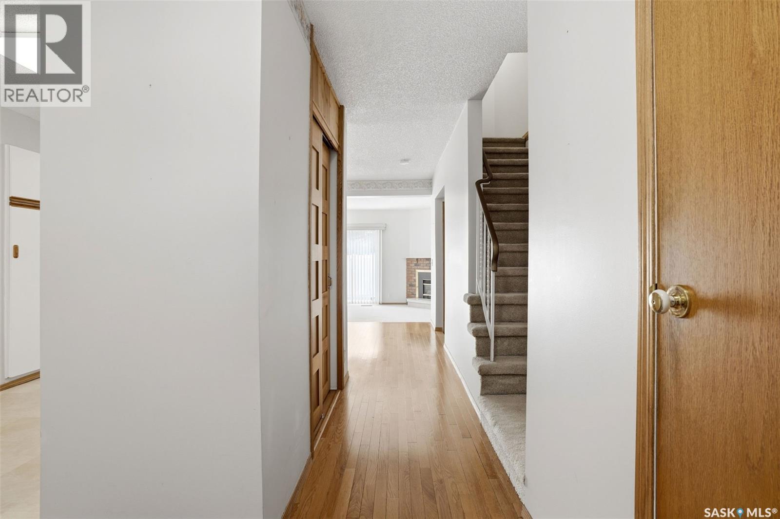 #246 Plainsview DRIVE - 4