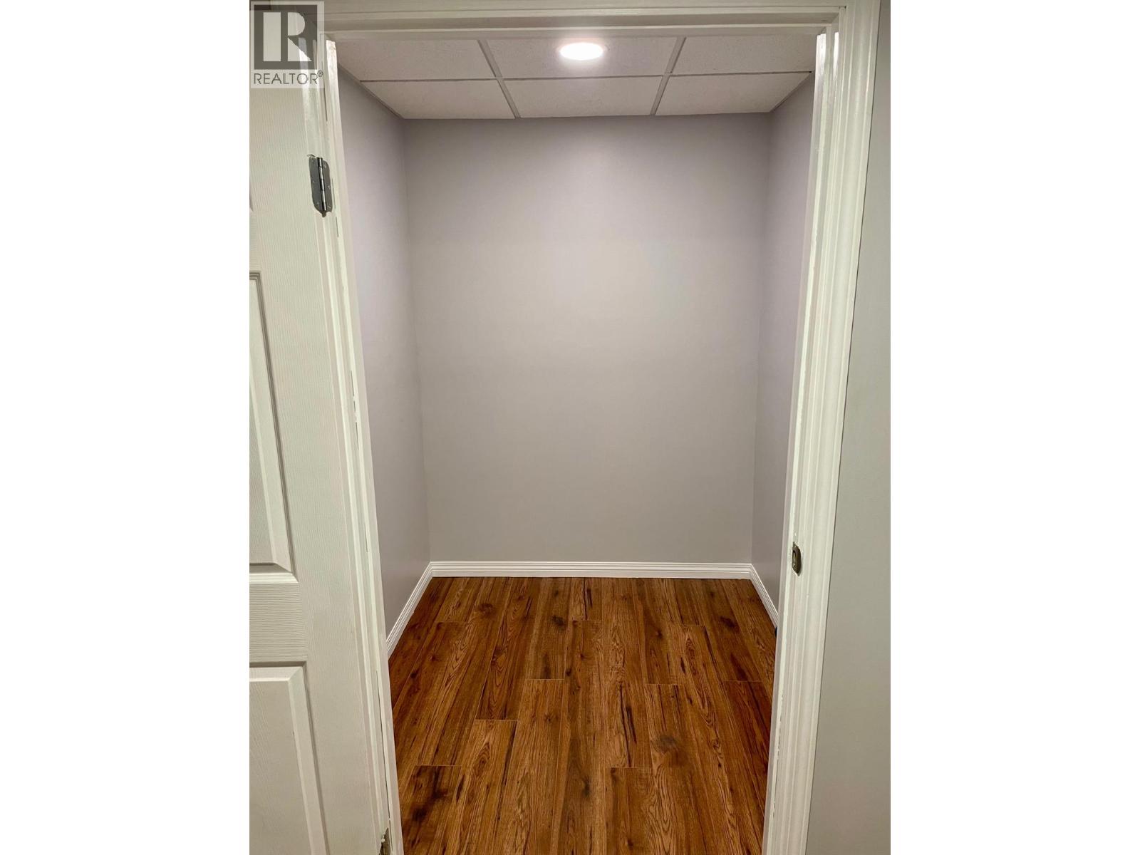 2045 Valleyview Drive - 56
