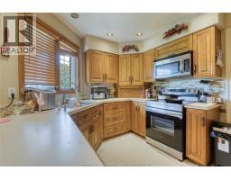 Kitchen - 54 Shawnee Court, Leamington, ON N8H5A9 Photo 12